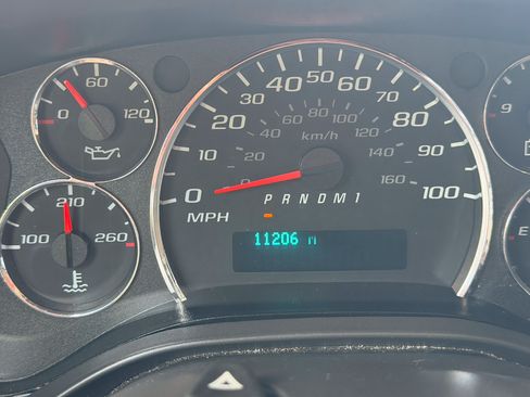 Used 2025 Chevrolet Express 2500 w/ Driver Convenience Package RWD image 14