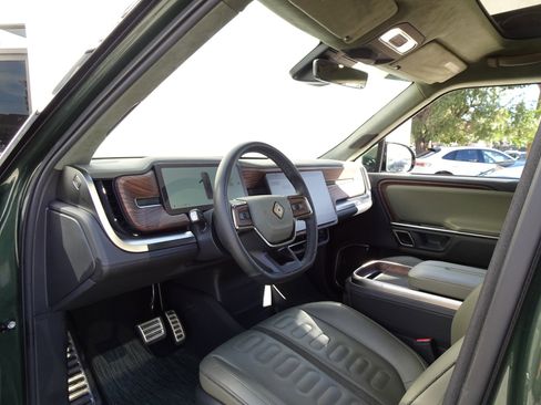 Used 2023 Rivian R1T Adventure image 9