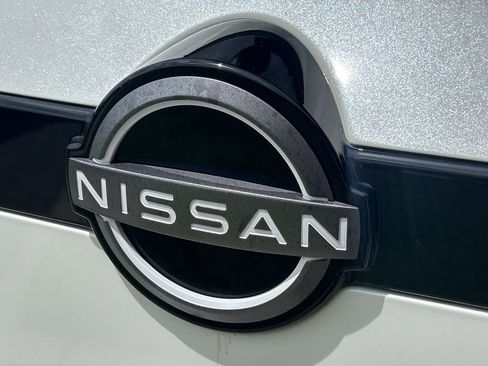 Used 2024 Nissan Pathfinder SL image 10