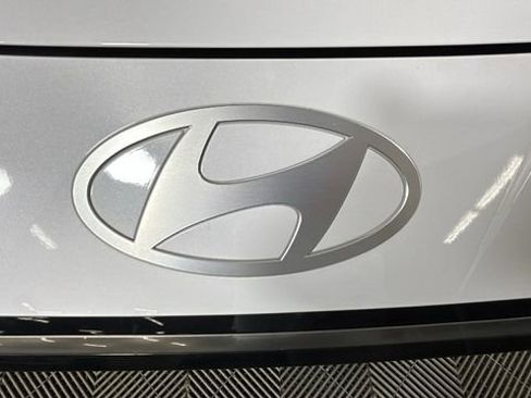 Used 2025 Hyundai Elantra Limited FWD image 9