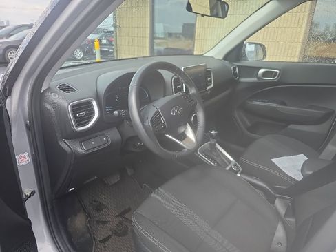 Used 2025 Hyundai Venue SEL FWD image 7