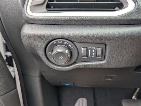 New 2026 Chrysler Pacifica Select image 17