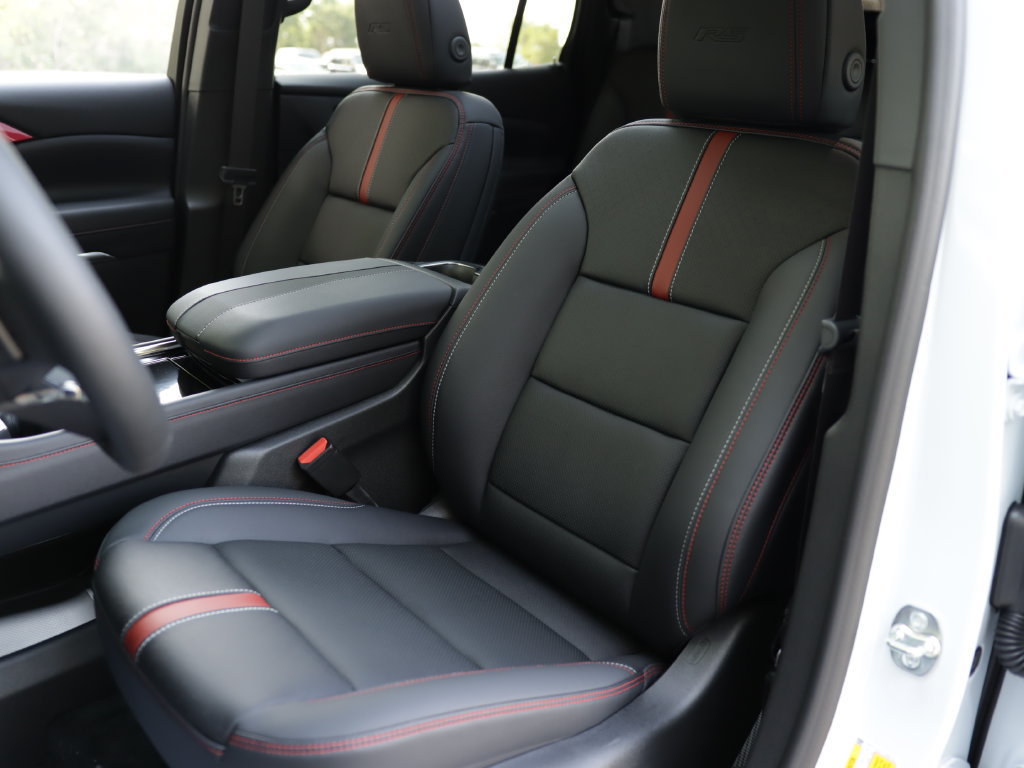 New 2026 Chevrolet Traverse RS w/ LPO, Floor Liner Package AWD/4WD image 26