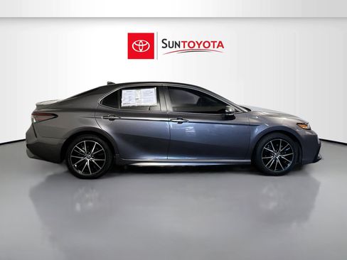 Used 2023 Toyota Camry SE image 2