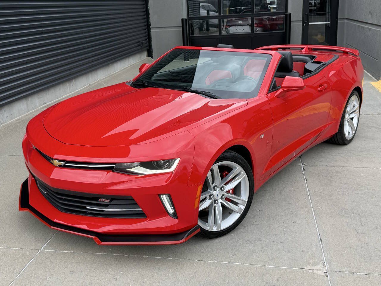 Used 2017 Chevrolet Camaro LT RWD image 2