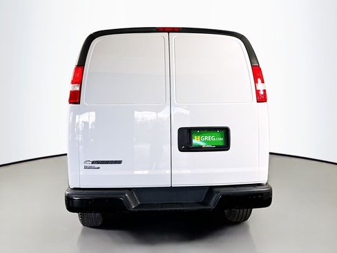 Used 2022 Chevrolet Express 2500 image 8