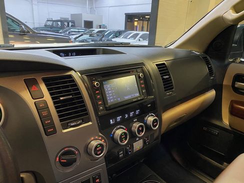 Used 2014 Toyota Sequoia Platinum AWD/4WD image 29