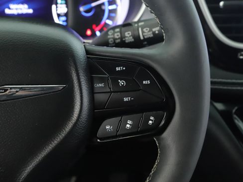 Used 2022 Chrysler Pacifica Touring-L w/ S Appearance Package image 8