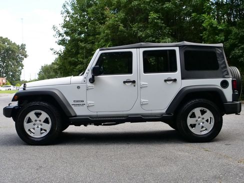 Used 2015 Jeep Wrangler Unlimited Sport image 27