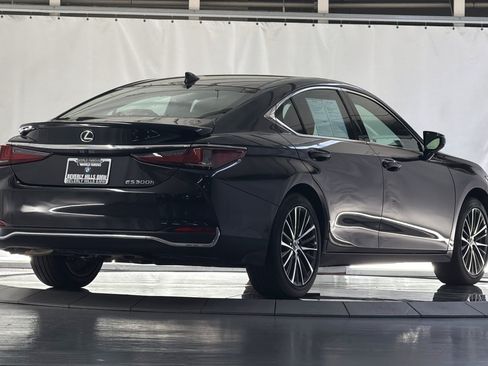Used 2025 Lexus ES 300h w/ Premium Package FWD image 8