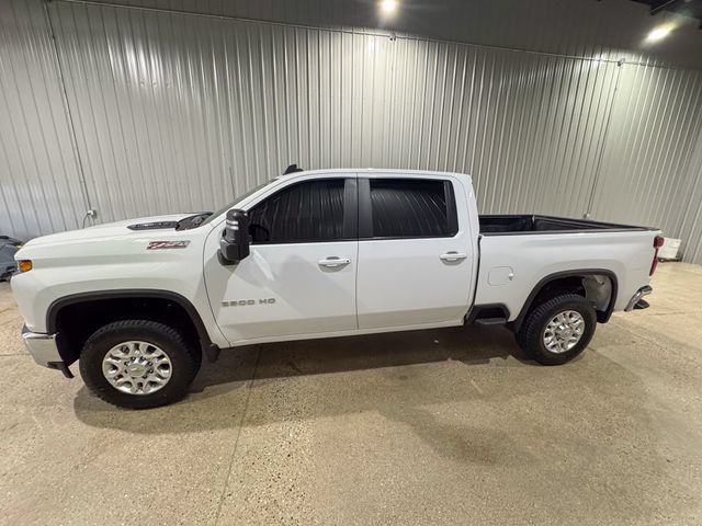 Used 2023 Chevrolet Silverado 2500 LT AWD/4WD image 2
