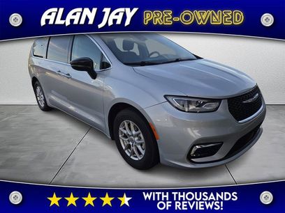 Used 2024 Chrysler Pacifica Touring-L