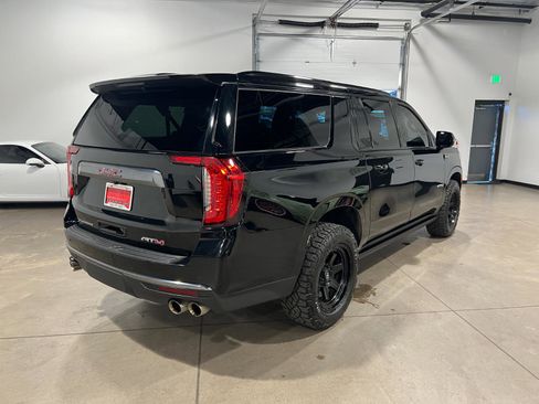 Used 2022 GMC Yukon XL AT4 image 3
