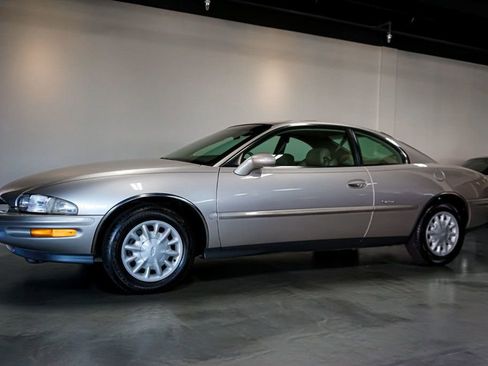 Used 1997 Buick Riviera Supercharged Coupe image 44