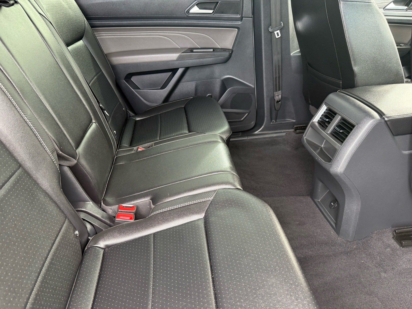 Used 2022 Volkswagen Atlas Cross Sport SE FWD image 29