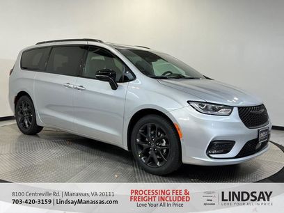 New 2026 Chrysler Pacifica Limited w/ S Appearance Package