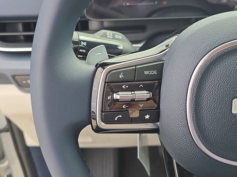 New 2026 Kia Carnival EX FWD image 32
