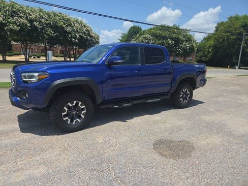 Used 2023 Toyota Tacoma TRD Off-Road w/ TRD Premium Off Road Package AWD/4WD image 5