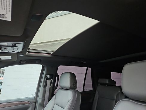 Used 2022 Chevrolet Tahoe Z71 w/ Z71 Off-Road Package image 9