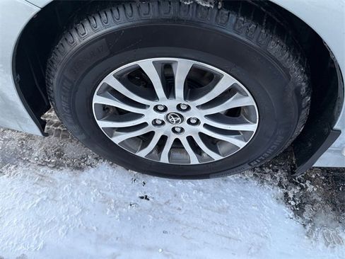 Used 2020 Toyota Sienna Limited Premium image 16