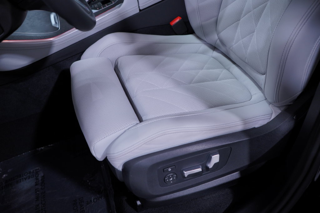 Used 2026 BMW X5 sDrive40i w/ M Sport Package RWD image 8