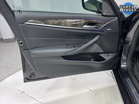 Used 2023 BMW 530e xDrive w/ Premium Package image 10