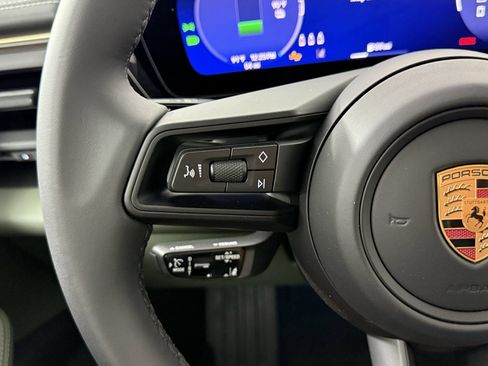 Certified 2025 Porsche Macan 4S Electric AWD/4WD image 17