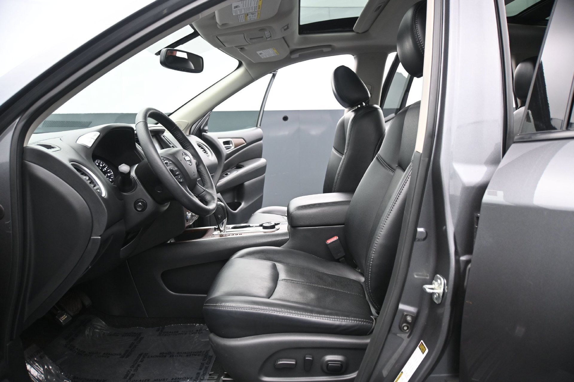 Used 2019 Nissan Pathfinder Platinum AWD/4WD image 22