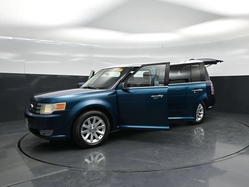 Used 2011 Ford Flex SEL FWD image 26