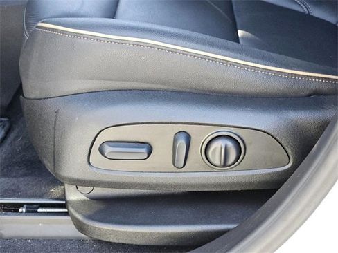 Used 2022 Chevrolet Blazer Premier w/ Enhanced Convenience Package image 17