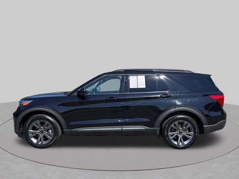 Used 2023 Ford Explorer XLT w/ Equipment Group 202A AWD/4WD image 4