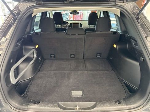 Used 2014 Jeep Cherokee Altitude w/ Cold Weather Group image 10