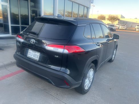 Used 2023 Toyota Corolla Cross LE image 3