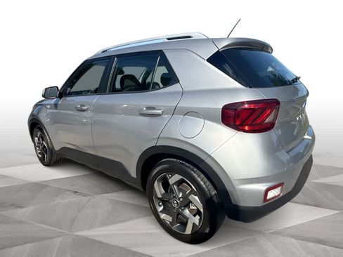 Used 2025 Hyundai Venue SEL FWD image 6