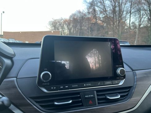 Used 2025 Nissan Altima 2.5 SV image 17