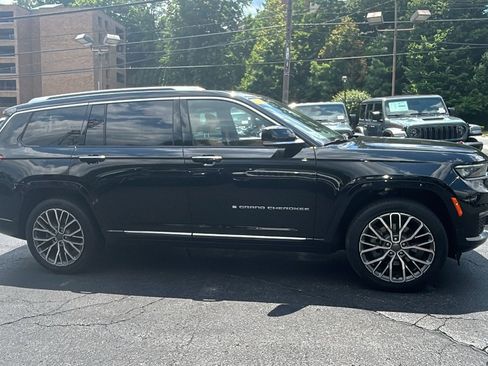Used 2023 Jeep Grand Cherokee L Summit AWD/4WD image 4