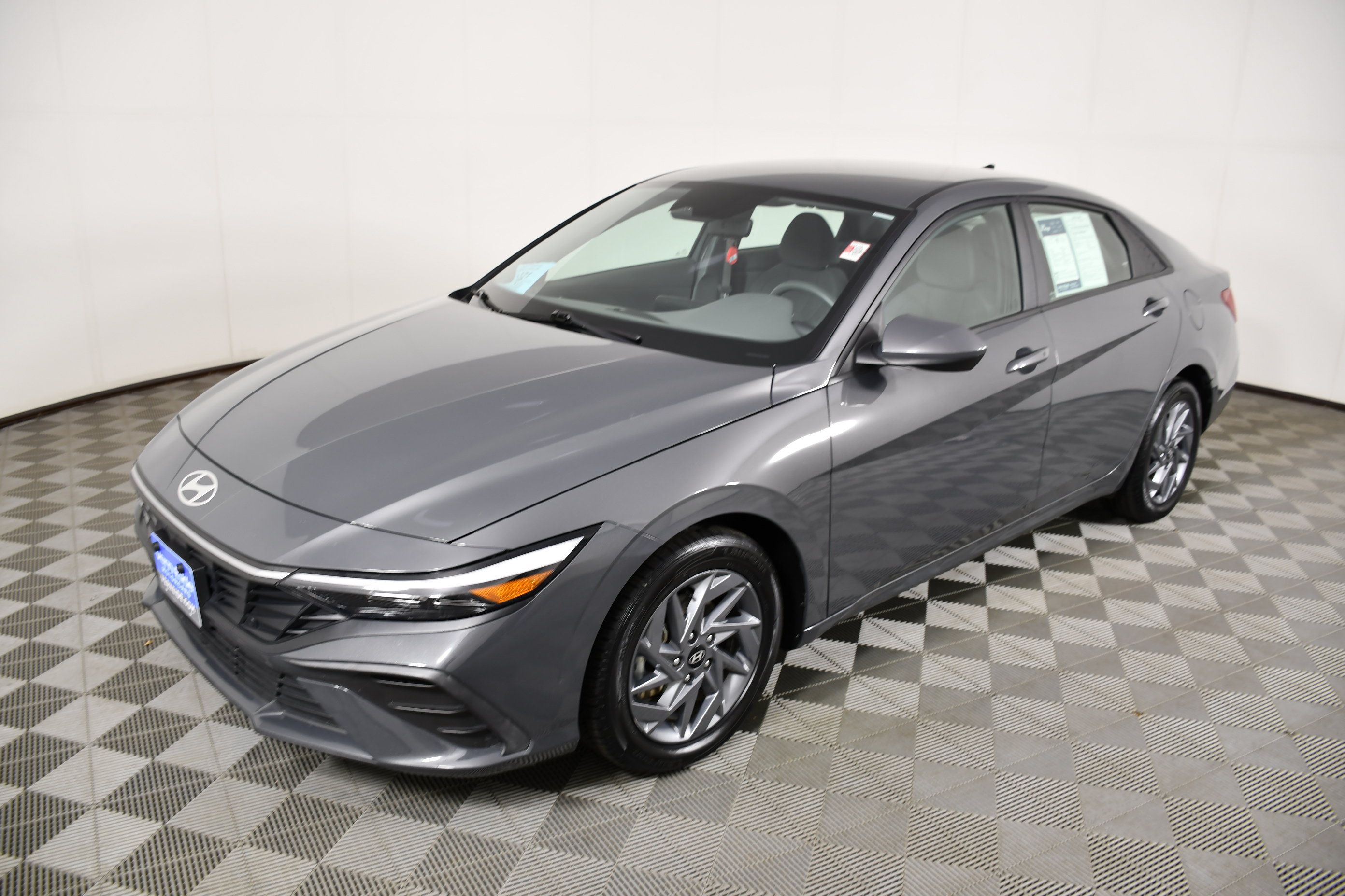 Used 2024 Hyundai Elantra SEL FWD image 14