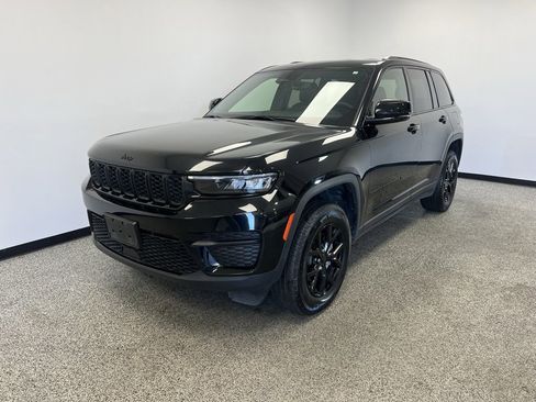 Used 2024 Jeep Grand Cherokee Altitude image 16