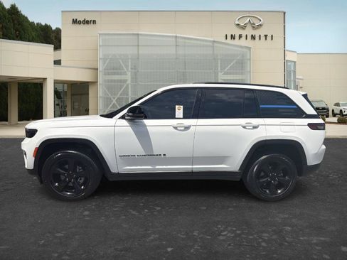 Used 2024 Jeep Grand Cherokee Altitude AWD/4WD image 7
