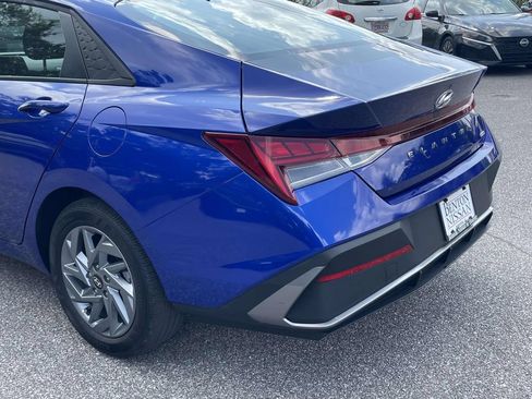 Used 2025 Hyundai Elantra Hybrid FWD image 12
