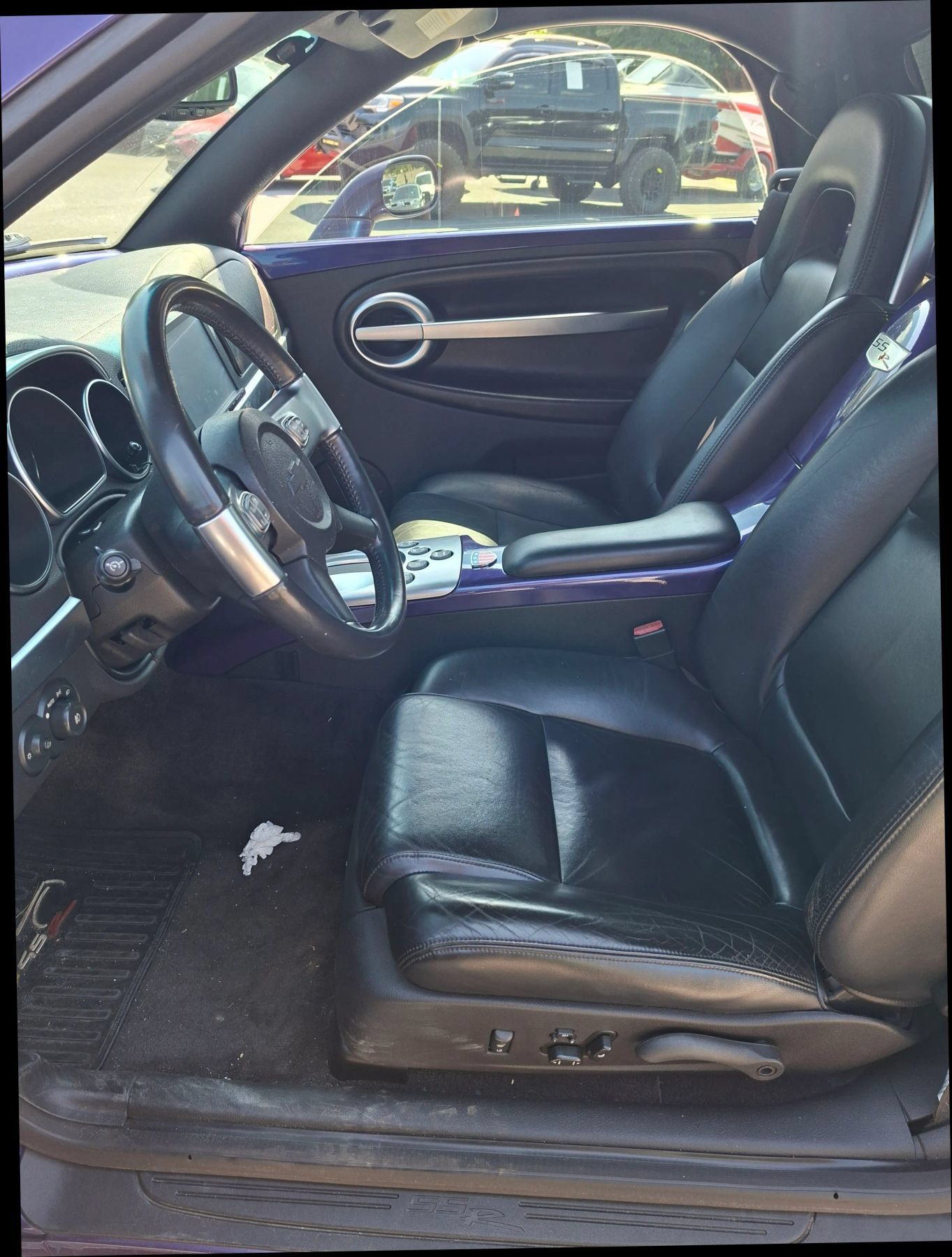 Used 2004 Chevrolet SSR w/ Preferred Equipment Group RWD image 7