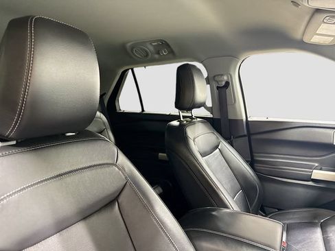 Used 2022 Ford Explorer Limited w/ Equipment Group 301A AWD/4WD image 29