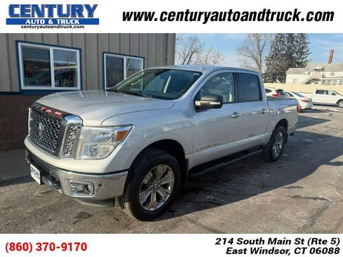 Used 2018 Nissan Titan SV w/ SV Convenience Package image 1