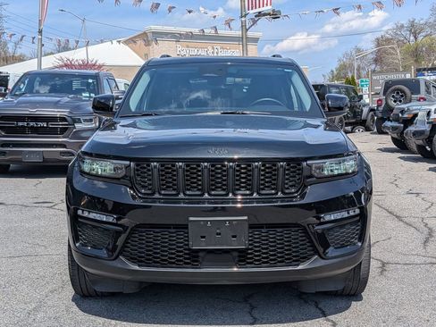 Certified 2023 Jeep Grand Cherokee Limited w/ Black Appearance Package AWD/4WD image 3