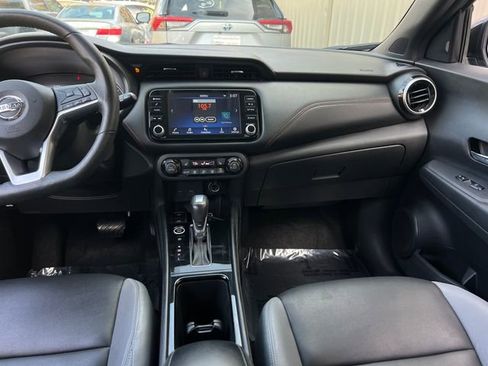 Used 2021 Nissan Kicks SR w/ SR Premium Package image 16
