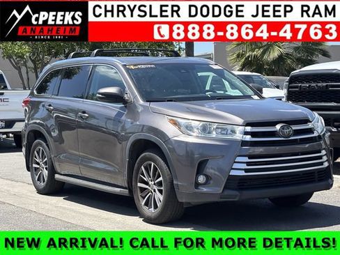 Used 2018 Toyota Highlander XLE FWD image 1