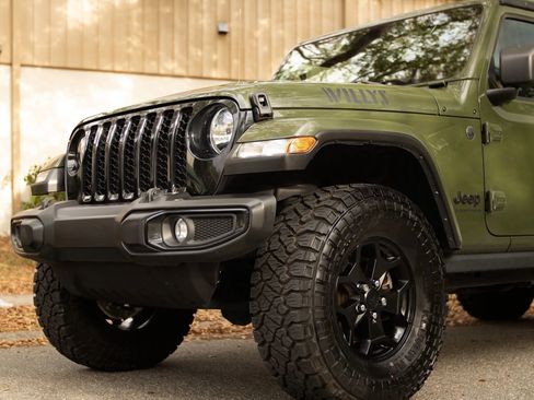 Used 2023 Jeep Gladiator Sport image 7