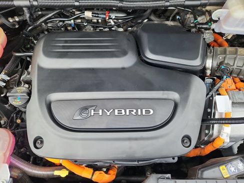 Used 2023 Chrysler Pacifica Touring-L FWD image 15
