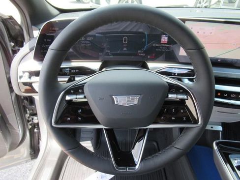 New 2025 Cadillac Lyriq Luxury image 16