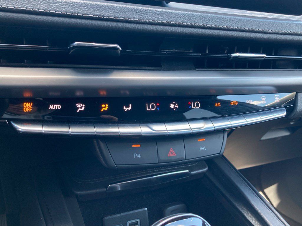 Used 2025 Cadillac XT4 Premium Luxury FWD image 18